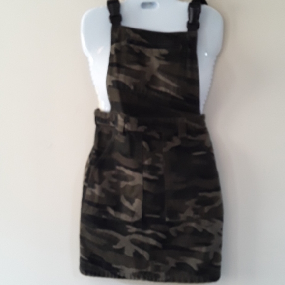 TOPSHOP Camo Denim Buckle Pinafore Dress 2 - Picture 7 of 16